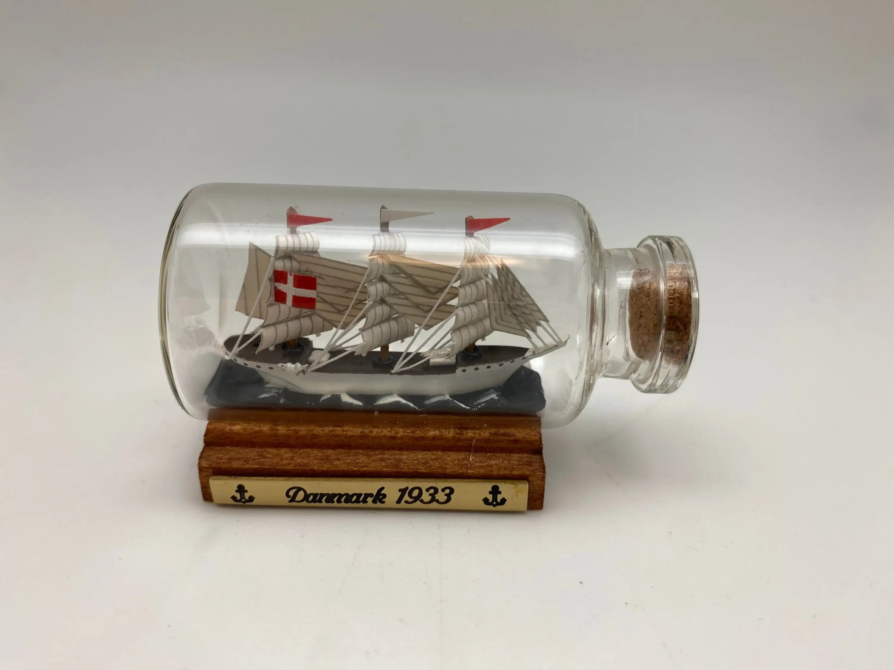 Special Scenes in Bottles - S & G SHIPS IN BOTTLES & MINIATURE MODELS